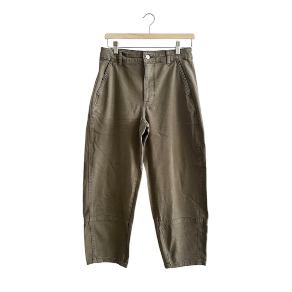 Everlane The Utility Barrel Pant in Dark Moss Green 8 - Picture 5 of 10